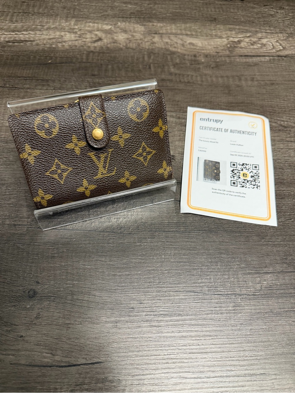 Louis Vuitton Monogram Kisslock Wallet w/COA